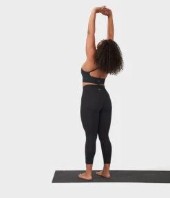 Manduka Essence Bra (Black) -MANDALA Butik essencebrablack z2