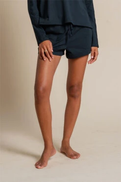 Girlfriend Collective Reset Swing Shorts (Black) -MANDALA Butik resetswingshortsblack z2